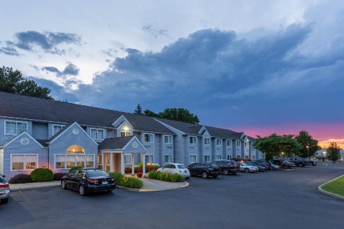 Microtel Inn & Suites By Wyndham Bethel/Danbury image 4