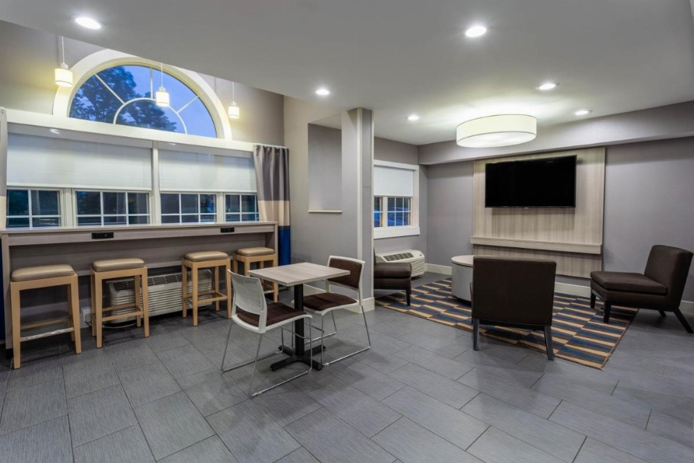 Microtel Inn & Suites By Wyndham Bethel/Danbury Image 5