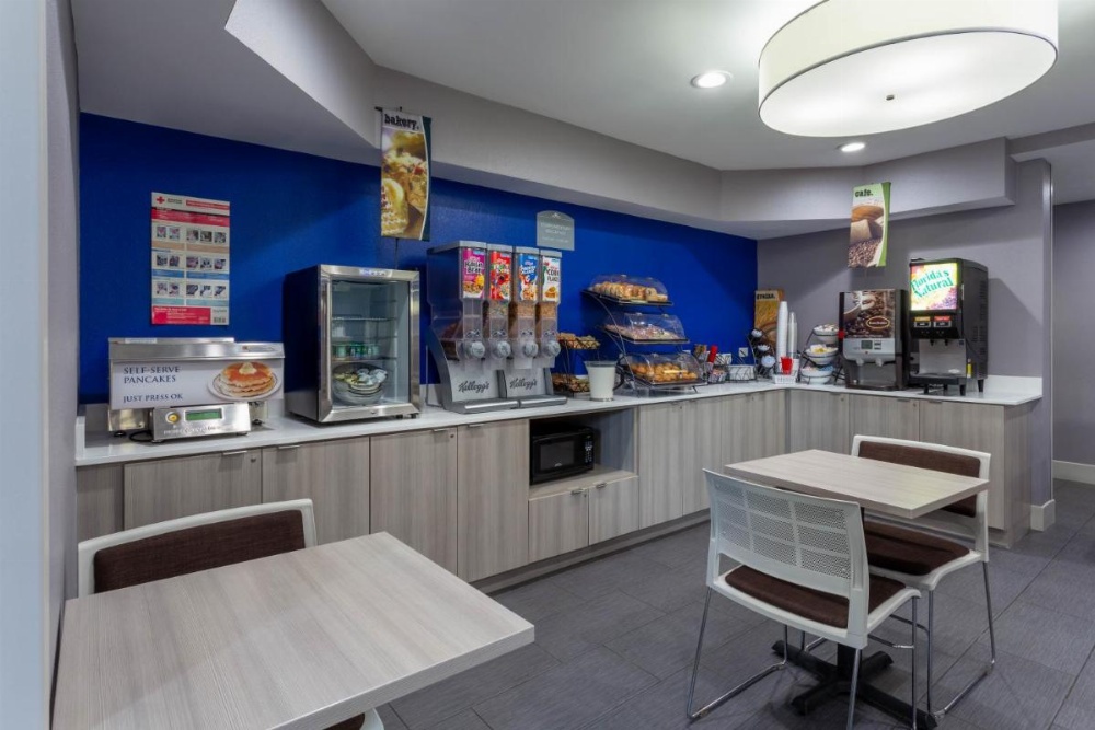Microtel Inn & Suites By Wyndham Bethel/Danbury Image 8