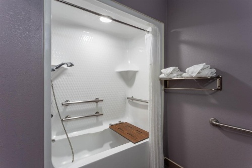 Microtel Inn & Suites By Wyndham Bethel/Danbury image 9