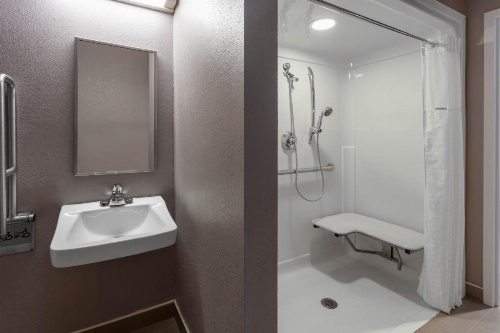 Microtel Inn & Suites By Wyndham Bethel/Danbury image 10
